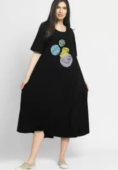 Rochie lunga A-line, neagra, cu imprimeu chip stilizat imagine