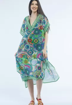 Rochie lunga de plaja tip poncho cu imprimeu mandale in nuante de verde imagine