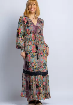 Rochie lunga din matase indiana cu volane si imprimeu floral si insetie de dantela neagra imagine