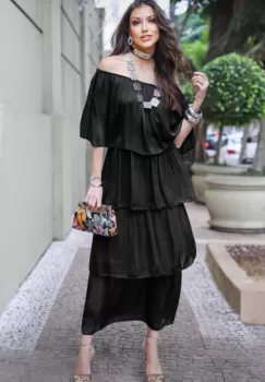 Rochie lunga suprapusa din matase naturala, cu trei volane mari si elastic pe umeri, neagra imagine