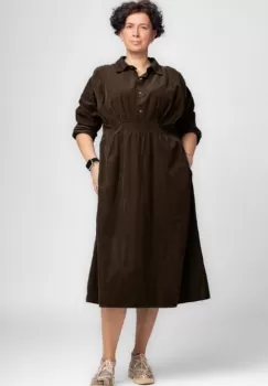 Rochie masura mare din catifea reiata taiata in talie, maro imagine