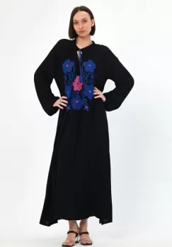 Rochie neagra A-line cu broderie traditionala pe piept, din vascoza imagine