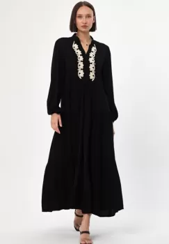 Rochie neagra cu broderie alba pe piept, din vascoza imagine