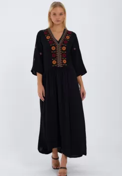 Rochie neagra cu broderie pe piept si maneci, din vascoza imagine