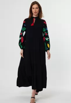 Rochie neagra cu imprimeu cauciucat cu papagali si maneci bufante, din vascoz imagine