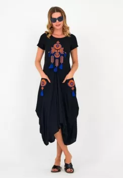 Rochie neagra in colturi cu broderie portocalie Dreamcatcher si ciucuri, din vascoza imagine