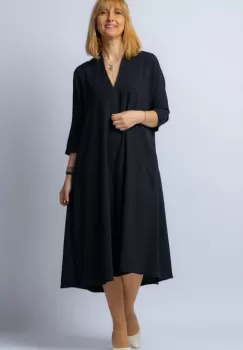 Rochie neagra oversize din tripluvoal cu decolteu in V imagine