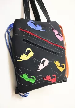 Rucsac negru din piele naturala , cu pisicute colorate, unicat imagine