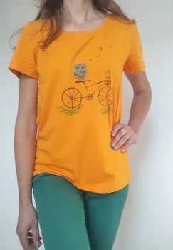 Tricou pictat manual ,cu bufnita pe bicicleta imagine