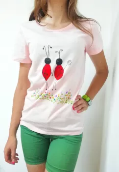 Tricou roz pal pictat manual cu buburuze imagine