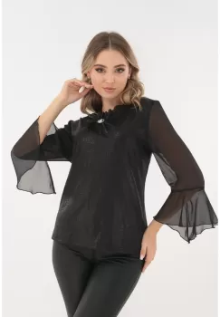 Bluza eleganta neagra accesorizata cu brosa argintie imagine