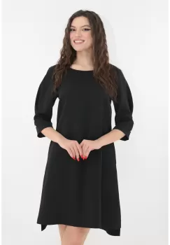 Rochie cocktail neagra cu accesorii aurii si lantisor imagine