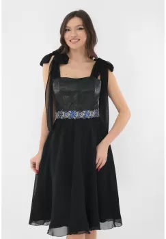 Rochie eleganta clos cu broderie albastra imagine