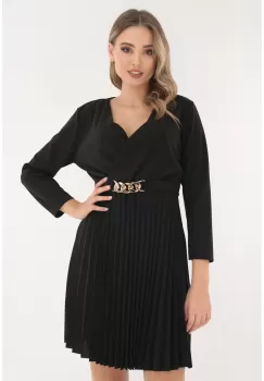 Rochie neagra cu fusta plisata si accesoriu auriu imagine